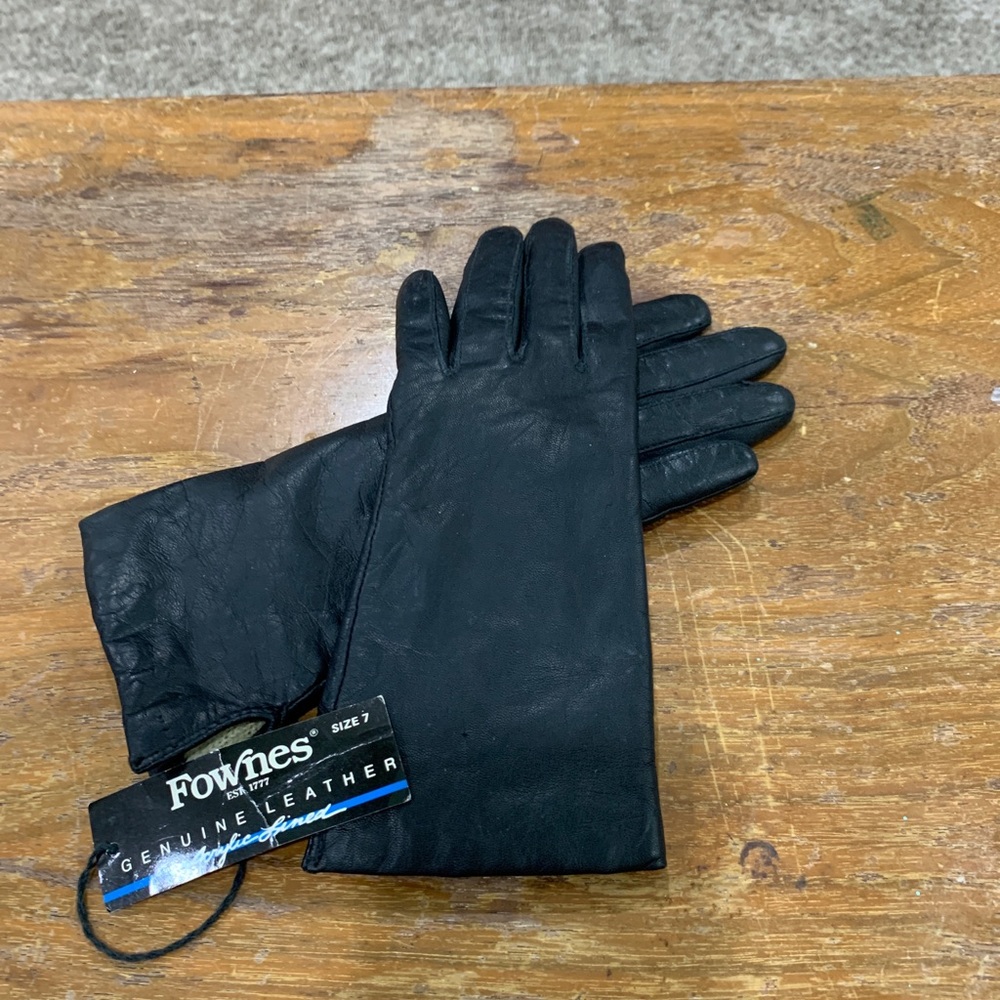 Vintage Fownes Womens Gloves Size 7 Black.
